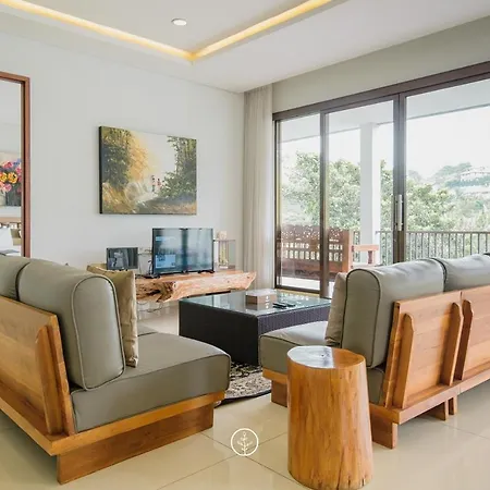 Mentari Hill View Villa 8 Bedrooms With A Private Swimming Pool And A Movie Room